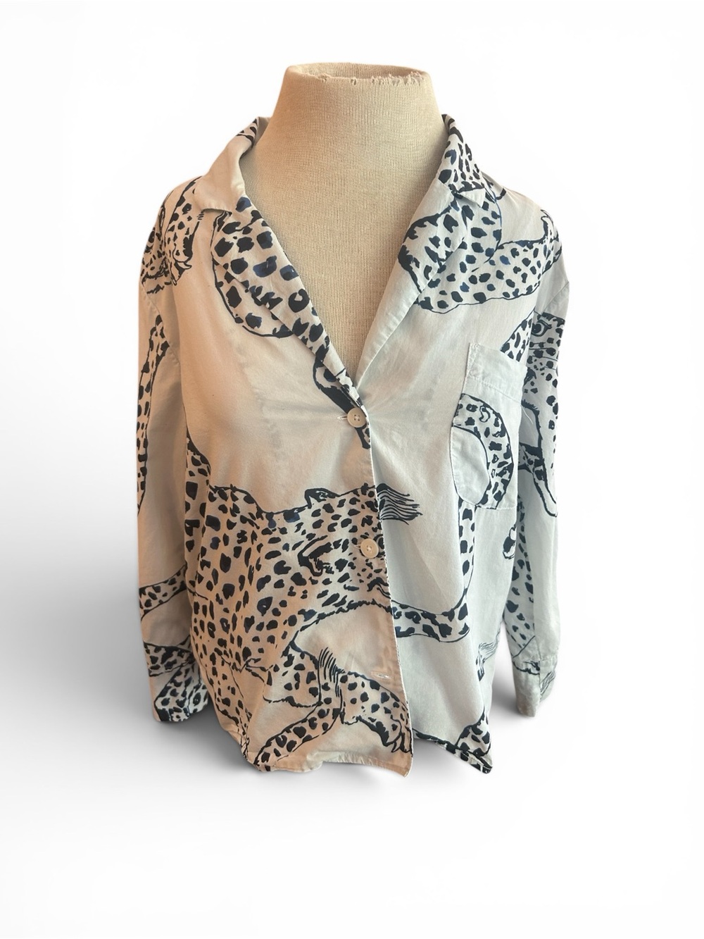 Desmond & Dempsey Cream Button-Up Shirt with Navy Leopard Print  Cotton L